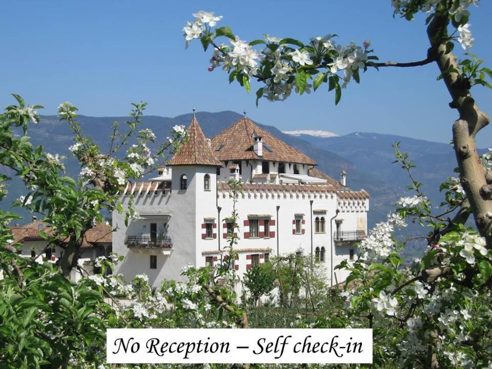 Apartments Schloss Paschbach Appiano Sulla Strada Del Vino Luaran gambar