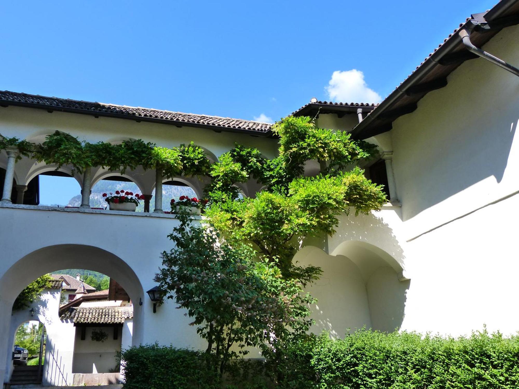 Apartments Schloss Paschbach Appiano Sulla Strada Del Vino Luaran gambar