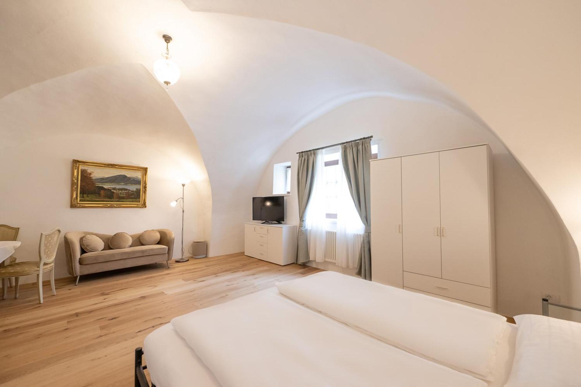 Apartments Schloss Paschbach Appiano Sulla Strada Del Vino Luaran gambar