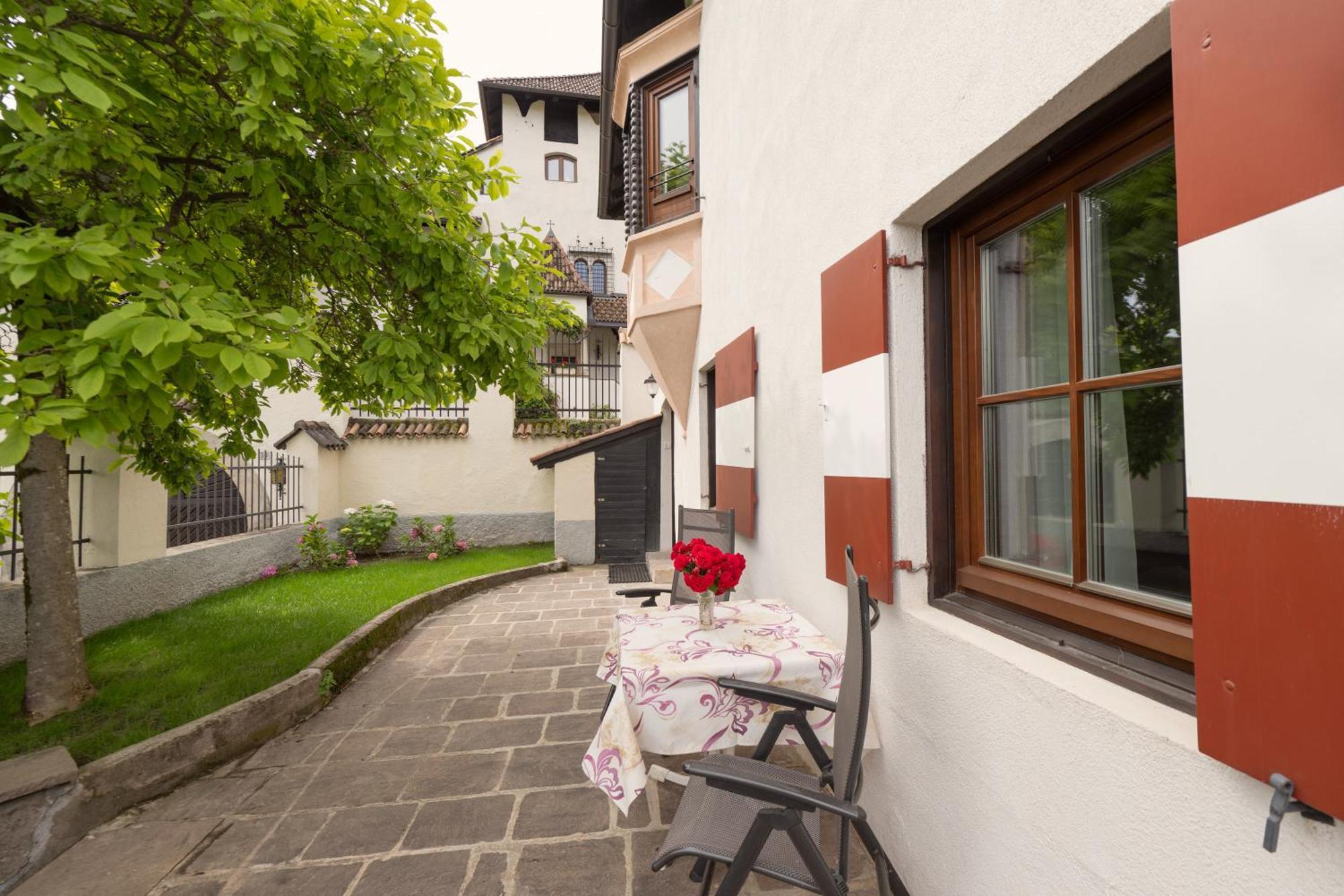 Apartments Schloss Paschbach Appiano Sulla Strada Del Vino Luaran gambar