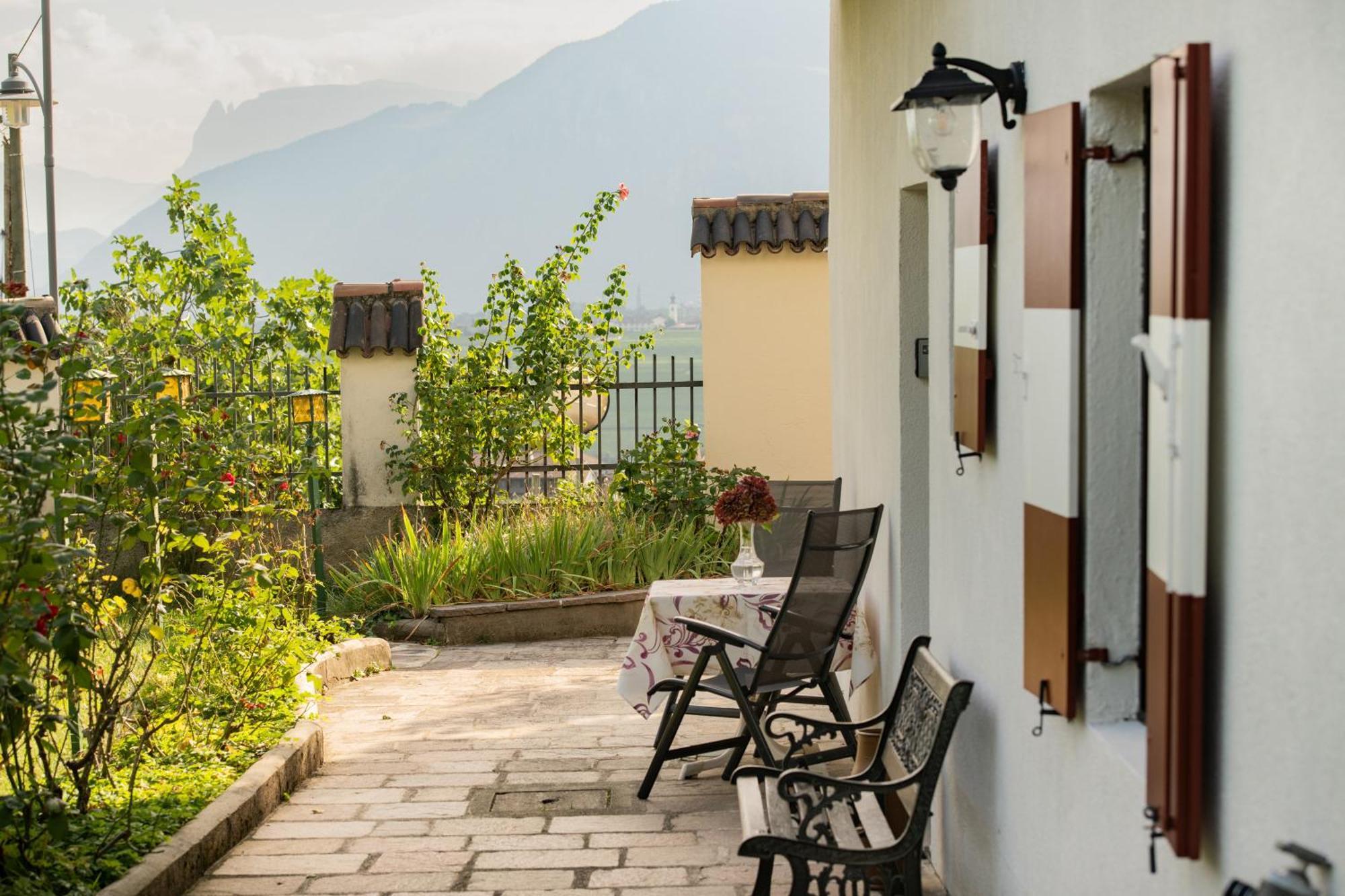 Apartments Schloss Paschbach Appiano Sulla Strada Del Vino Luaran gambar