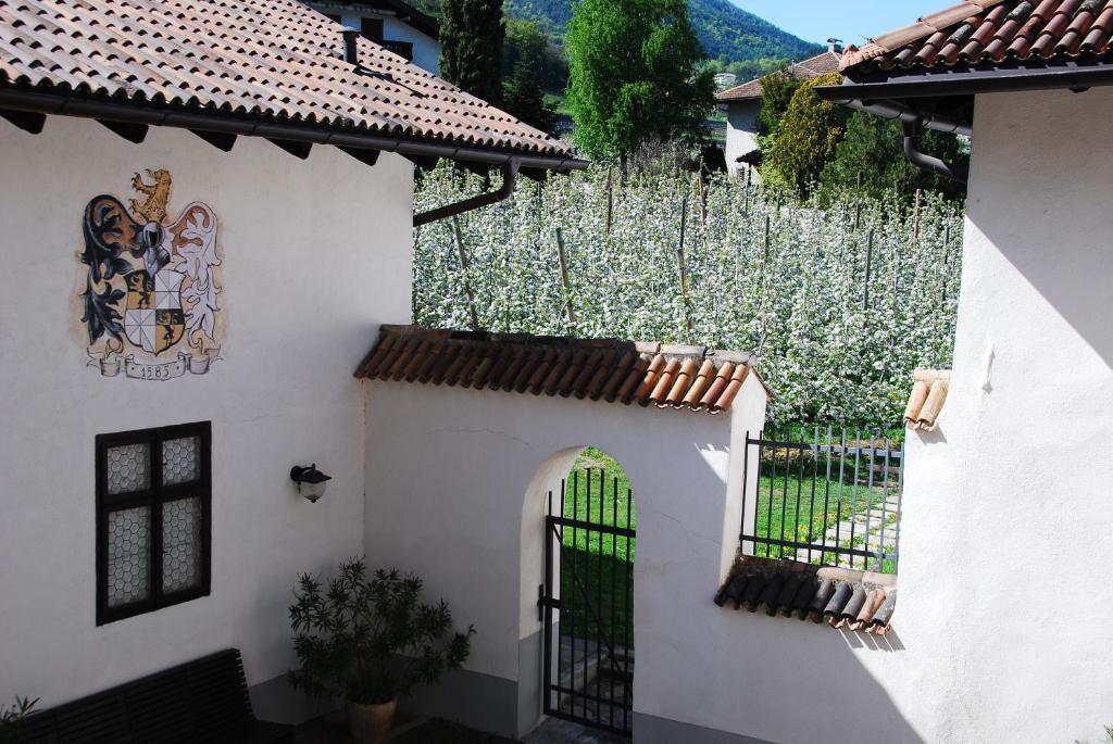 Apartments Schloss Paschbach Appiano Sulla Strada Del Vino Luaran gambar