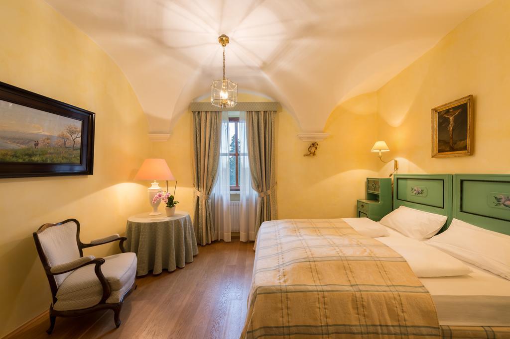 Apartments Schloss Paschbach Appiano Sulla Strada Del Vino Luaran gambar