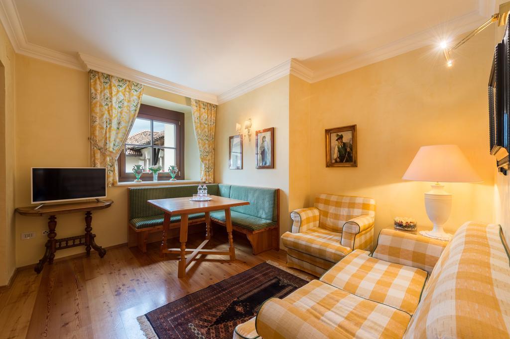 Apartments Schloss Paschbach Appiano Sulla Strada Del Vino Luaran gambar