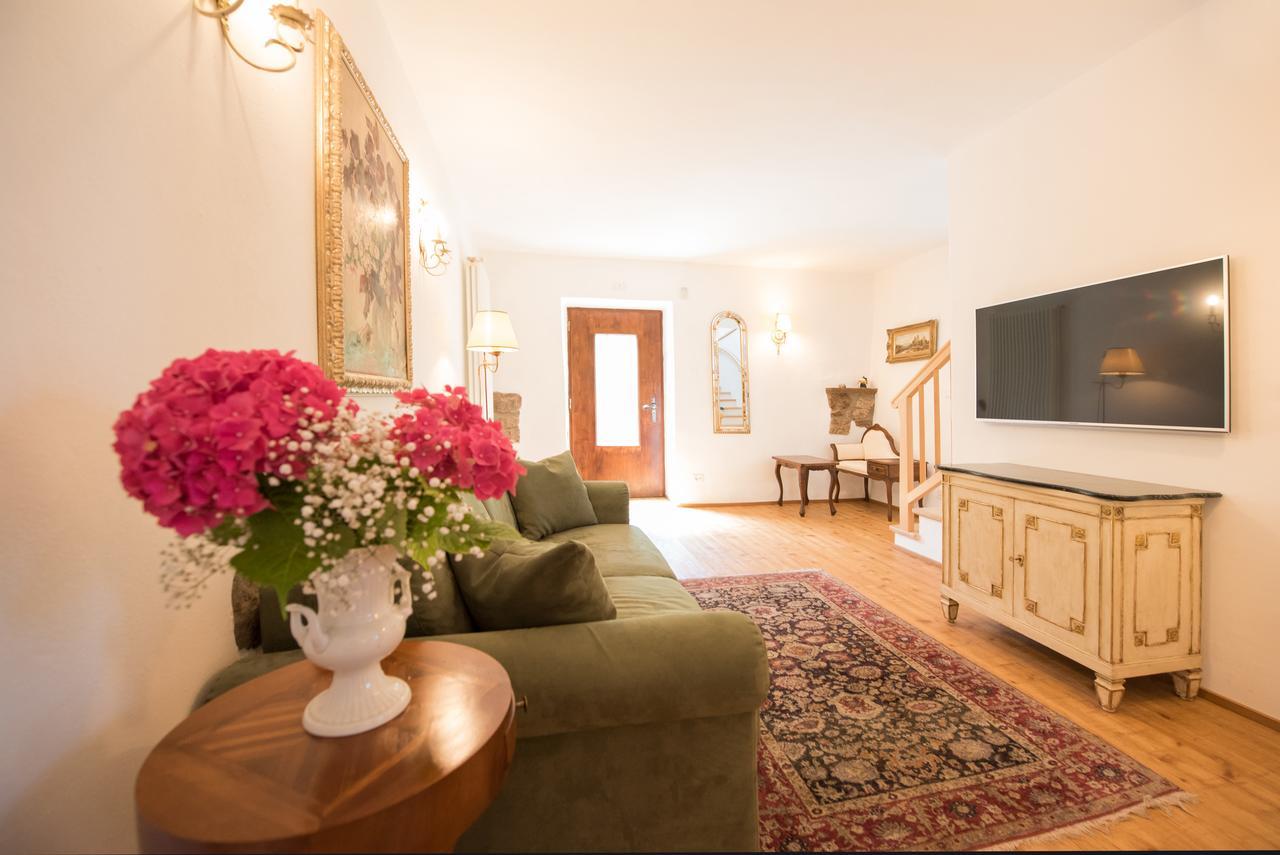 Apartments Schloss Paschbach Appiano Sulla Strada Del Vino Luaran gambar